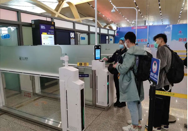 盛视自助安检助力昆明机场安检智慧化——继在虹桥机场全国首家获批使用后,又助昆明机场成西南第一家/全国第五家获民航局批复应用机场 盛视自助安检助力昆明机场安检智慧化——继在虹桥机场全国首家获批使用后,又助昆明机场成西南第一家/全国第五家获民航局批复应用机场
