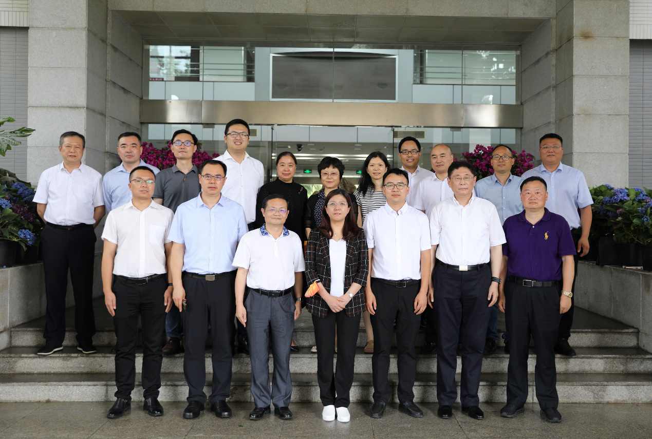 AGGAME·(中国区)与东南大学签订产学研战略合作协议,瞿磊获颁“东南大学至善教育贡献奖” AGGAME·(中国区)与东南大学签订产学研战略合作协议,瞿磊获颁“东南大学至善教育贡献奖”